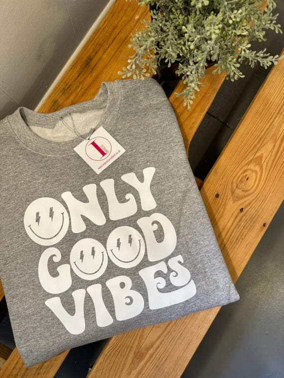 'ONLY GOOD VIBES'